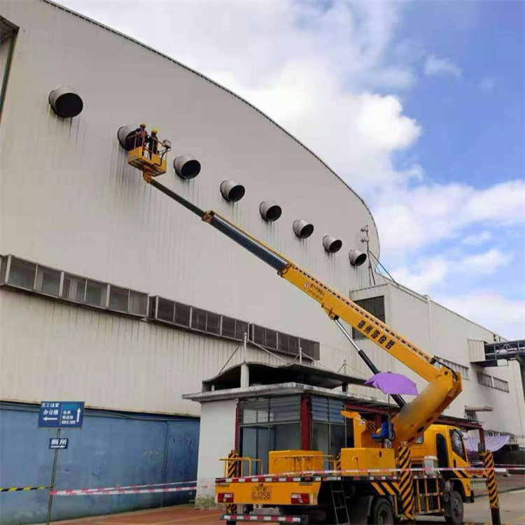 达州高空作业车出租服务：专业广告牌安装解决方案